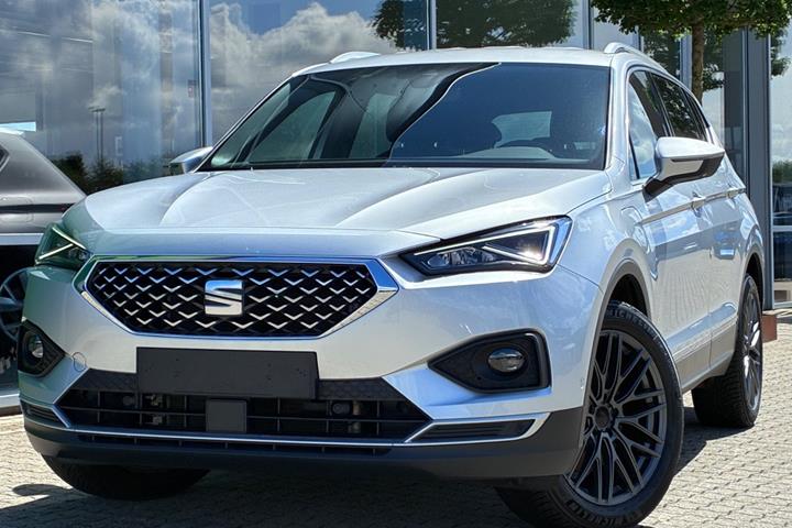 Sølv Seat Tarraco fra 2021 set udefra