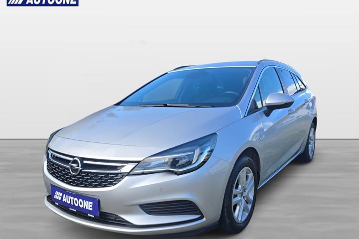 Sølv Opel Astra fra 2019 set udefra