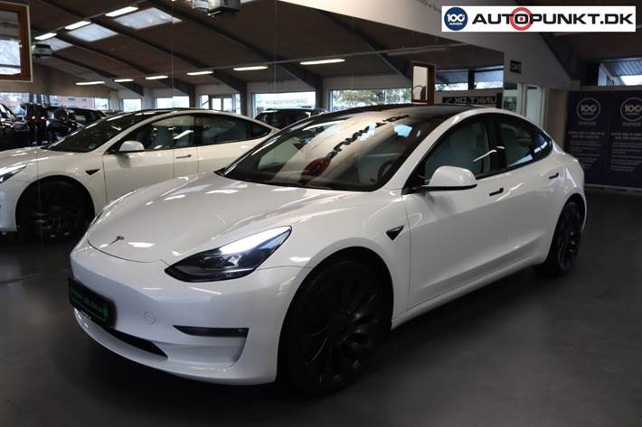 Hvid Tesla Model 3 fra 2023