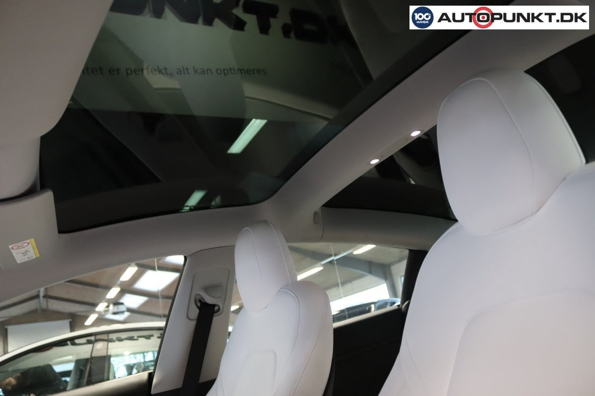 Hvid Tesla Model 3 fra 2023