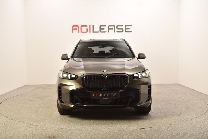 Grøn BMW X5 fra 2023