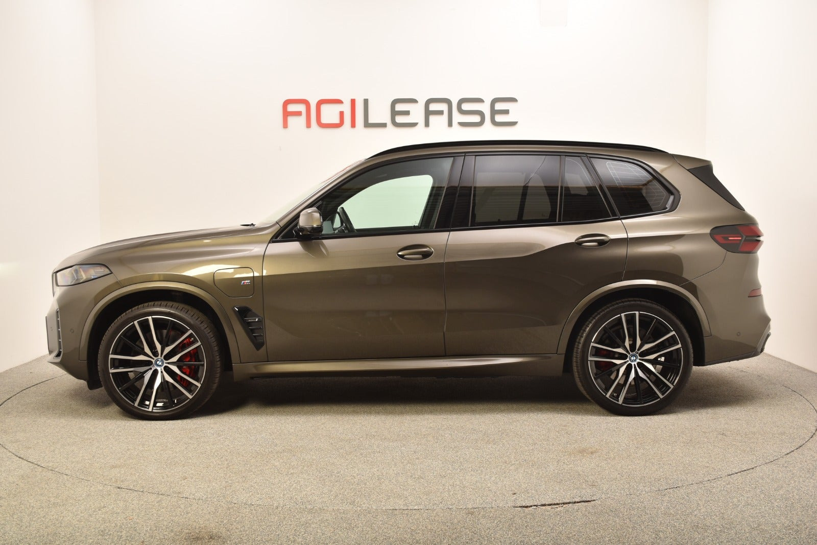 Grøn BMW X5 fra 2023