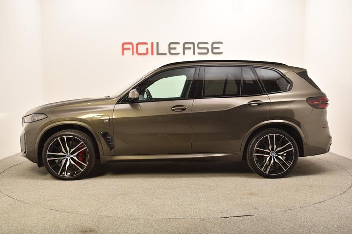Grøn BMW X5 fra 2023