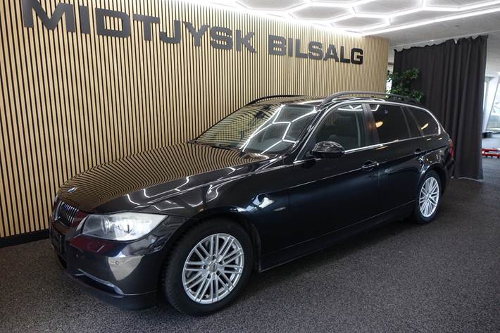 Sort BMW 325i fra 2006