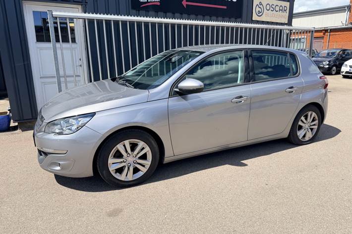 Grå Peugeot 308 fra 2014