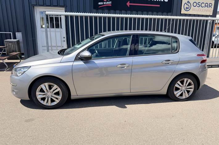Grå Peugeot 308 fra 2014