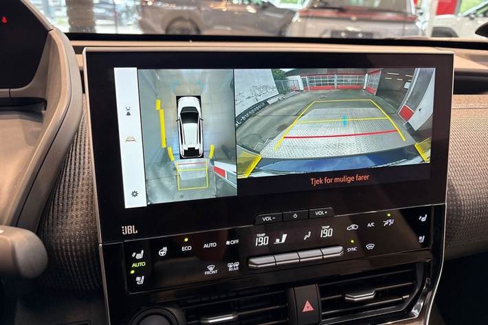 Blå Toyota BZ4X fra 2024