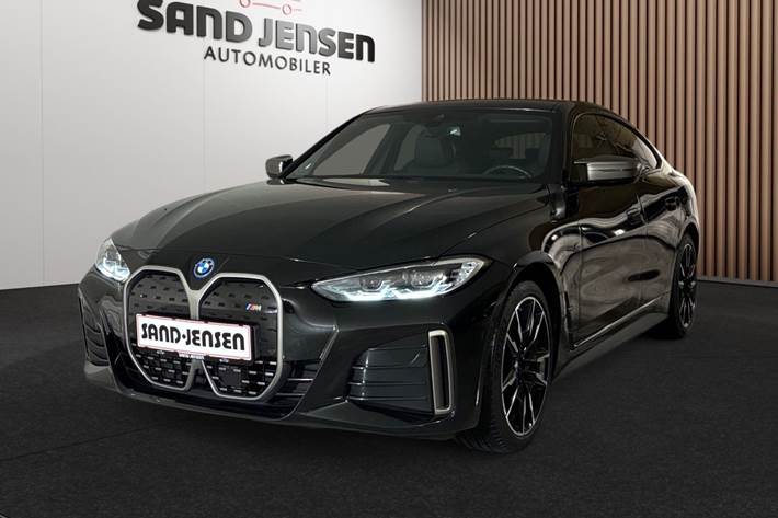 Sort BMW i4 fra 2024 set udefra