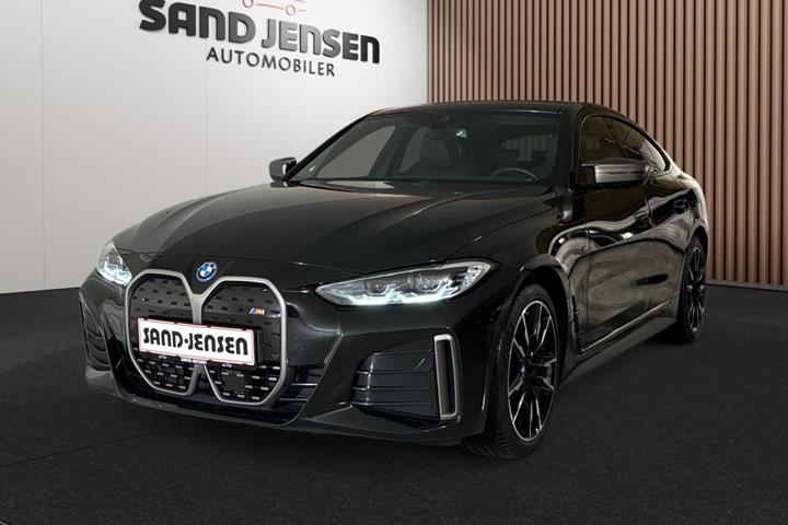 Sort BMW i4 fra 2024 set udefra