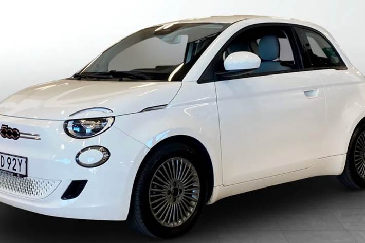 Hvid Fiat 500e fra 2022