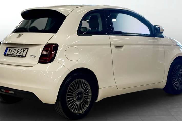 Hvid Fiat 500e fra 2022
