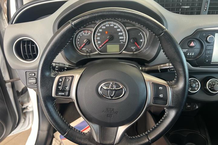 Hvid Toyota Yaris fra 2017