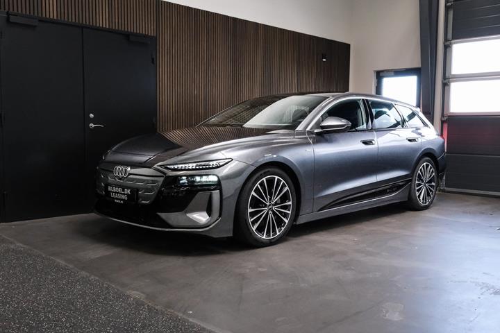 Grå Audi A6 e-tron fra 2025