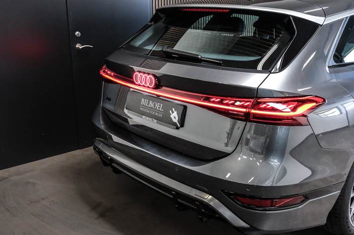 Grå Audi A6 e-tron fra 2025