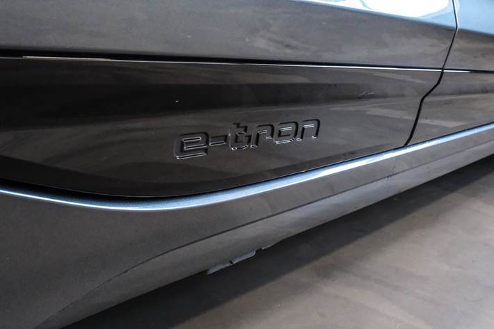 Grå Audi A6 e-tron fra 2025