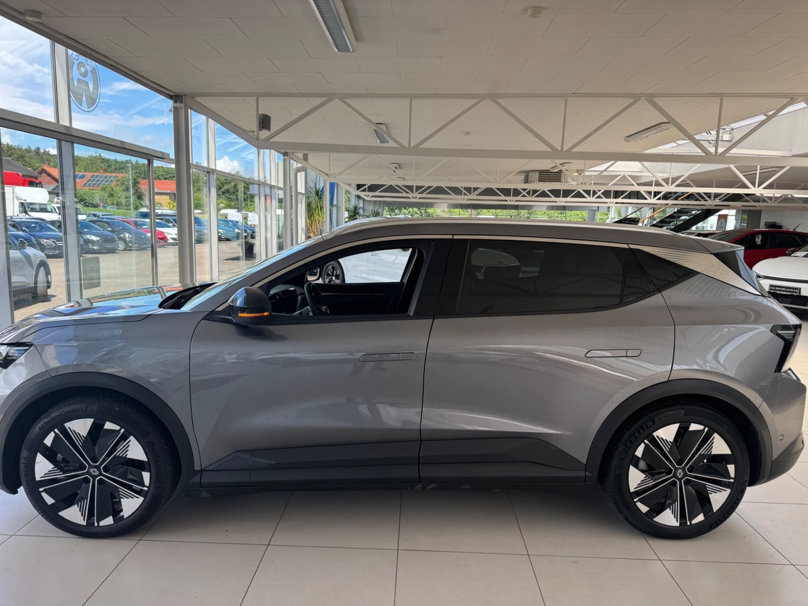 Grå Renault Scenic E-Tech fra 2024
