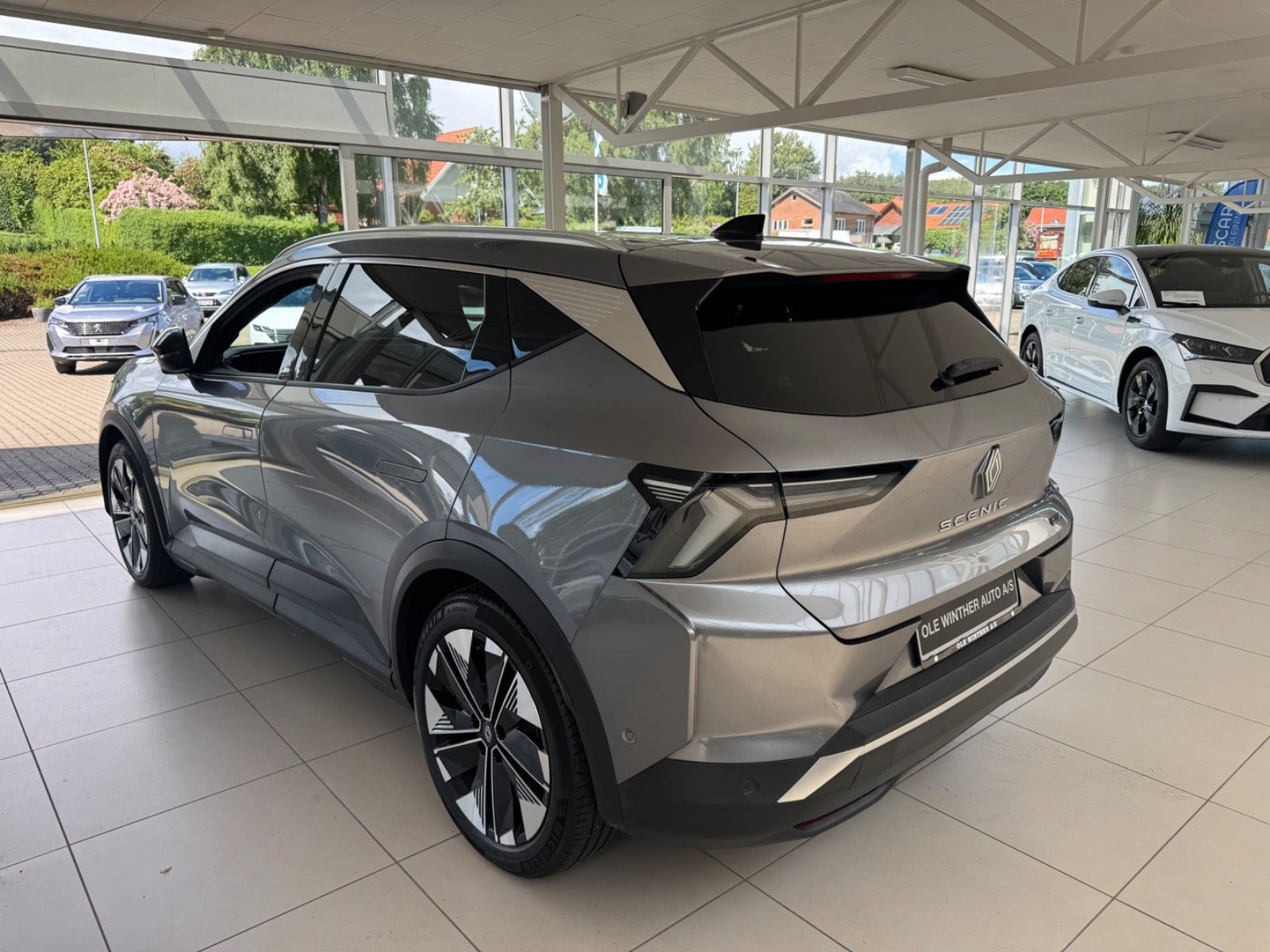 Grå Renault Scenic E-Tech fra 2024