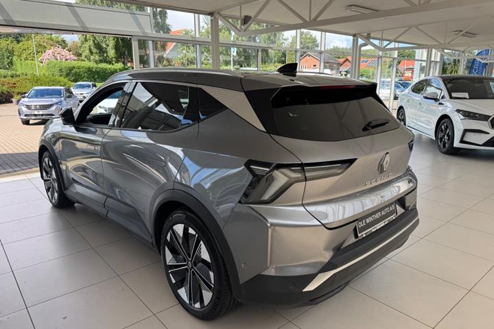 Grå Renault Scenic E-Tech fra 2024