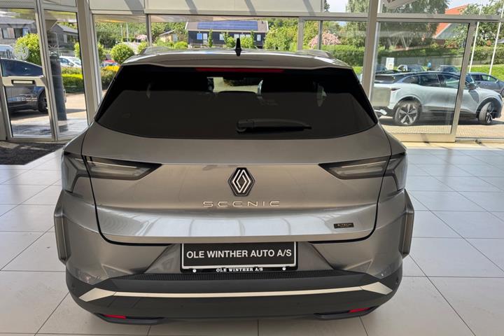 Grå Renault Scenic E-Tech fra 2024 set udefra