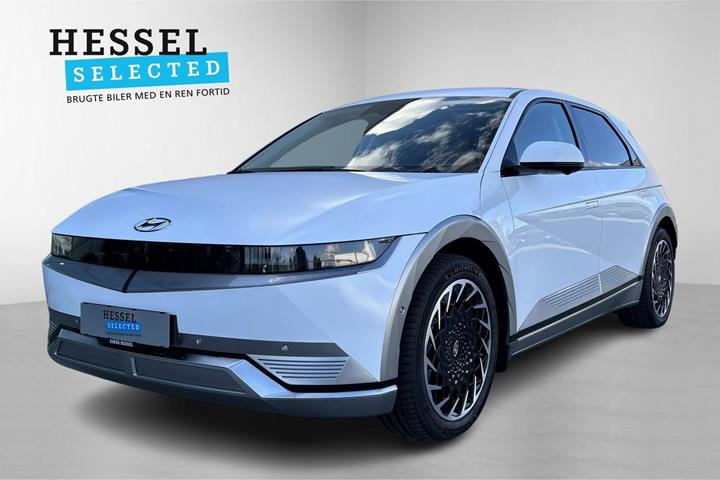 Hvid Hyundai Ioniq 5 fra 2024 set udefra