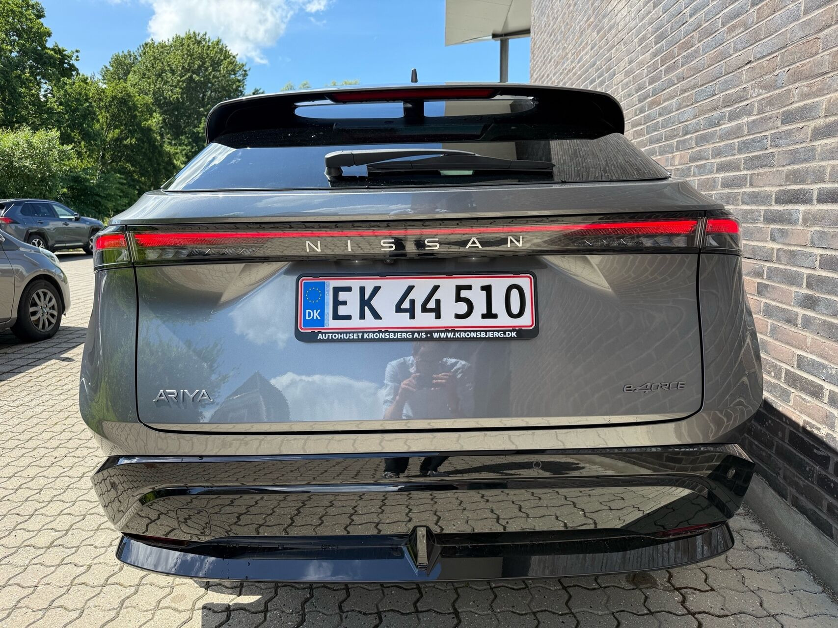 Grå Nissan Ariya fra 2025