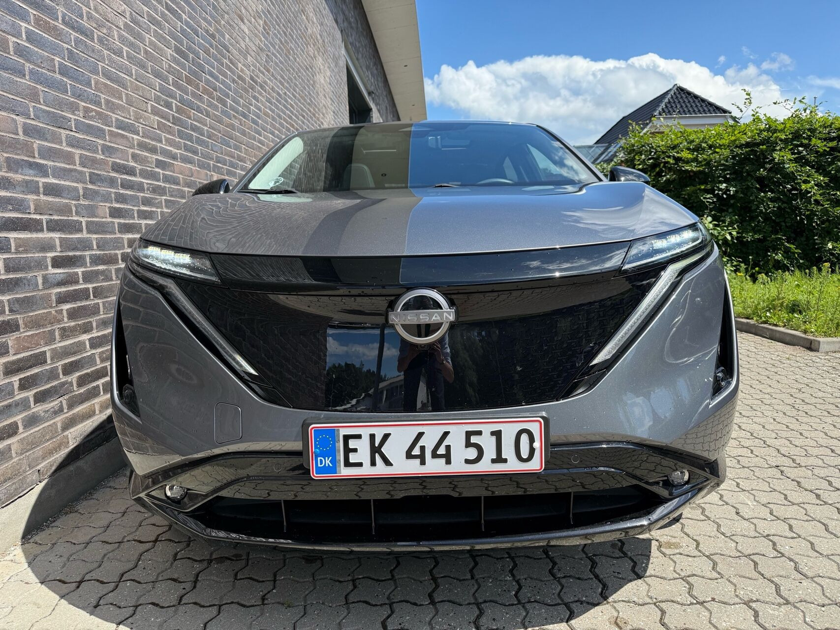 Grå Nissan Ariya fra 2025