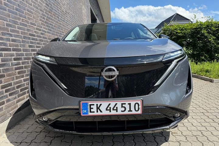 Grå Nissan Ariya fra 2025