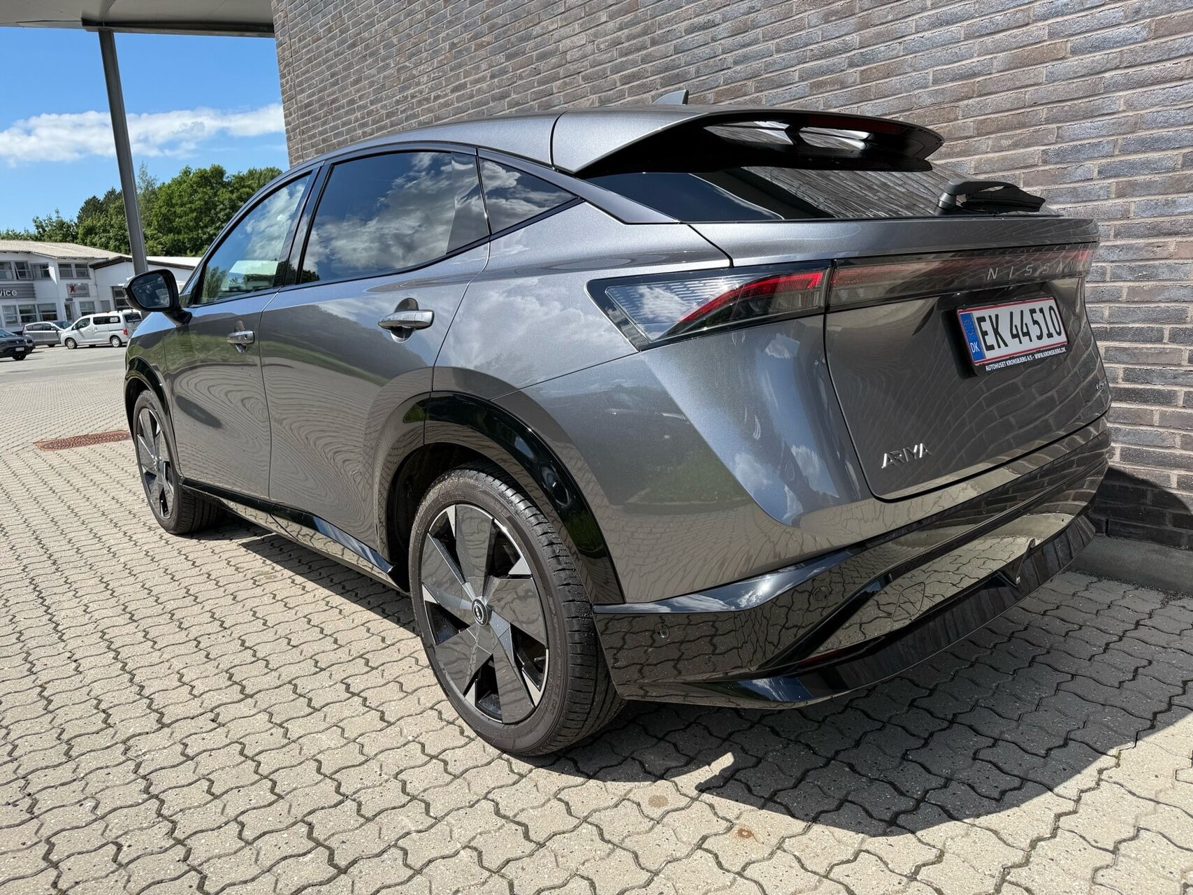 Grå Nissan Ariya fra 2025