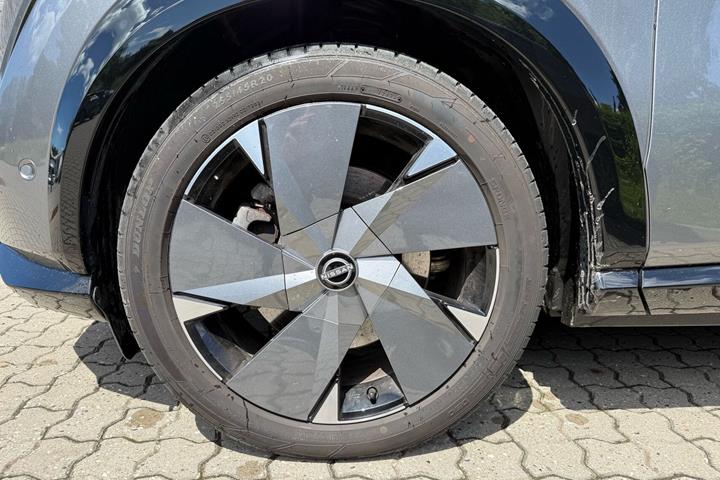Grå Nissan Ariya fra 2025