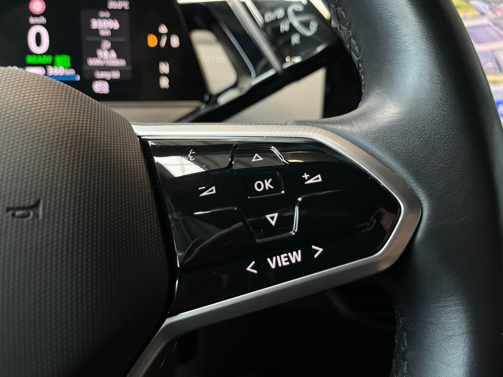 Blå VW ID.4 fra 2023