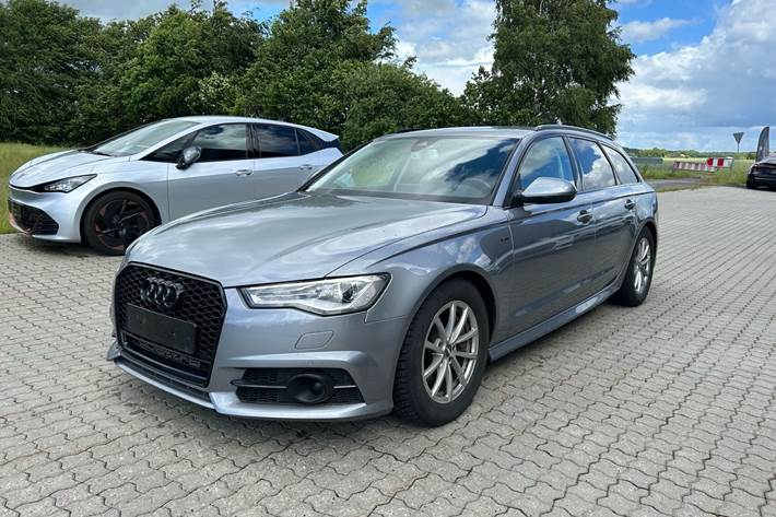 Grå Audi A6 fra 2015 set udefra