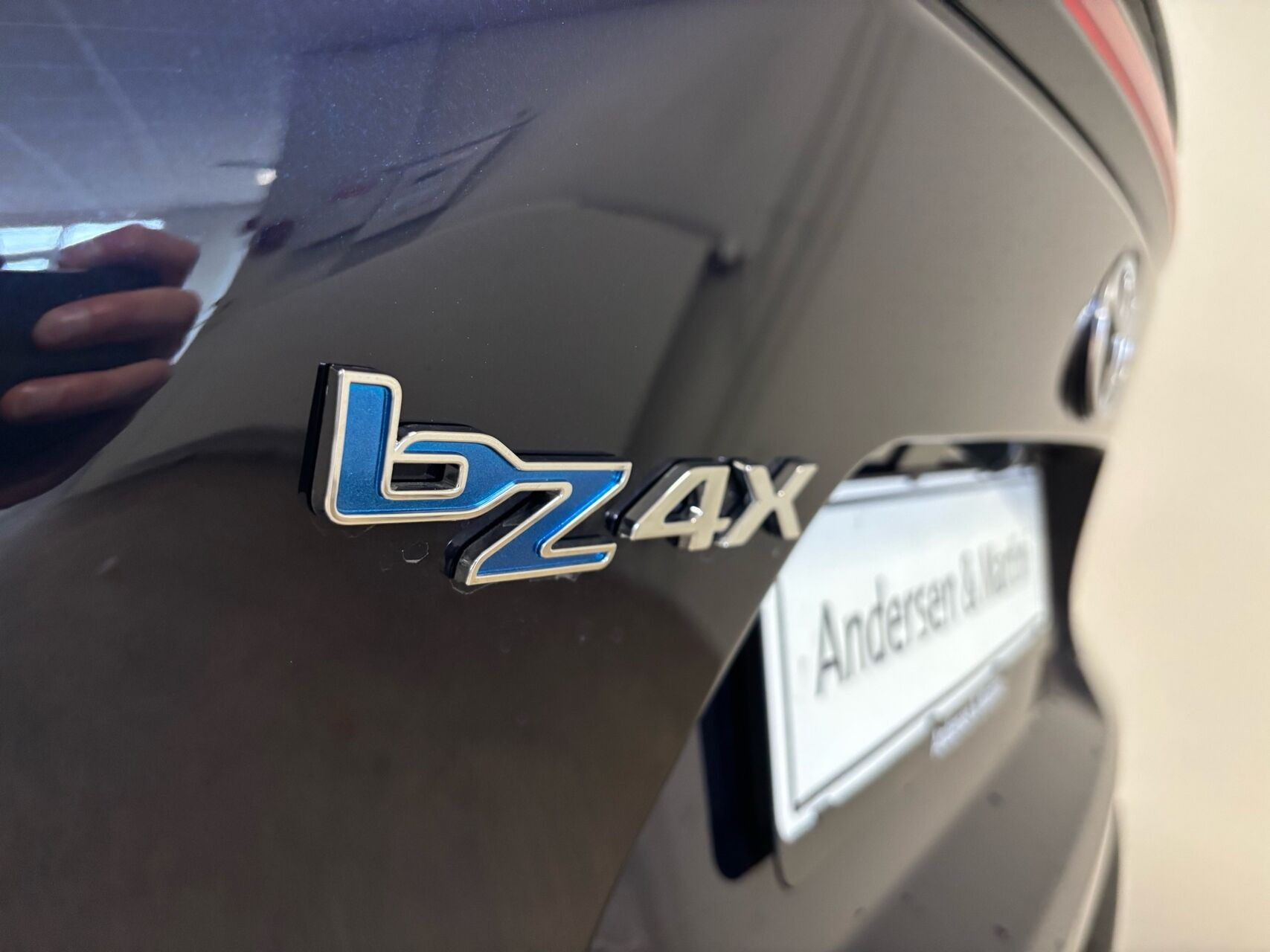 Blå Toyota BZ4X fra 2026
