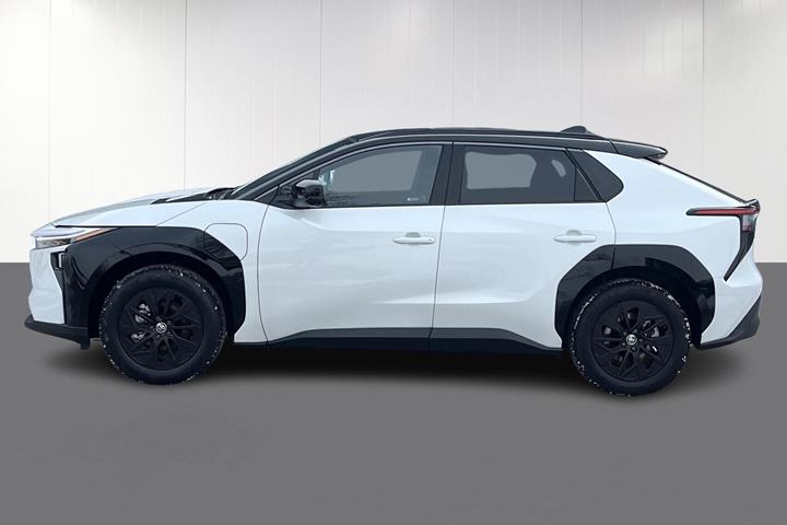 Hvid Toyota BZ4X fra 2026