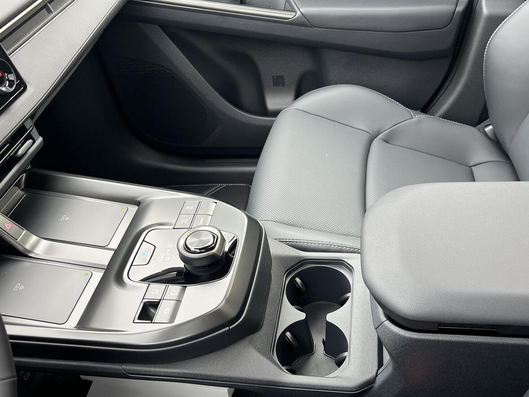 Hvid Toyota BZ4X fra 2026