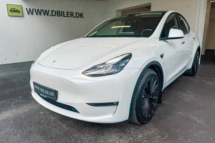 Hvid Tesla Model Y fra 2023