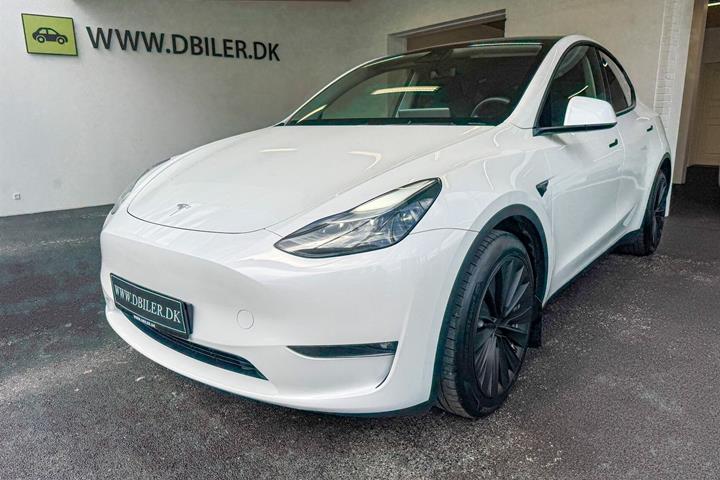 Hvid Tesla Model Y fra 2023