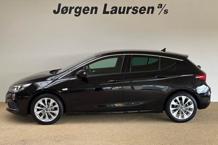 Sort Opel Astra fra 2019