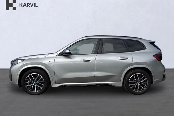 Sølv BMW iX1 fra 2023