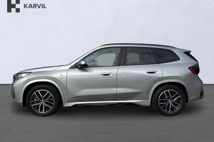 Sølv BMW iX1 fra 2023