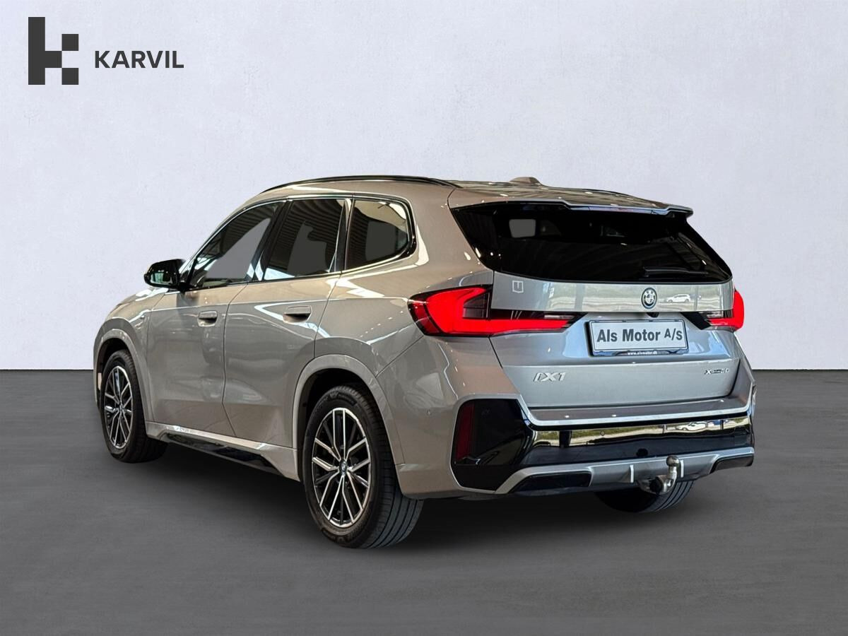 Sølv BMW iX1 fra 2023