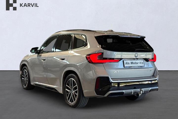 Sølv BMW iX1 fra 2023