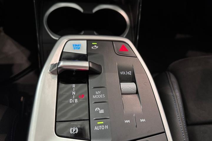 Sølv BMW iX1 fra 2023