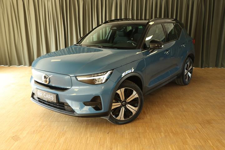 Grøn Volvo XC40 fra 2023 set udefra
