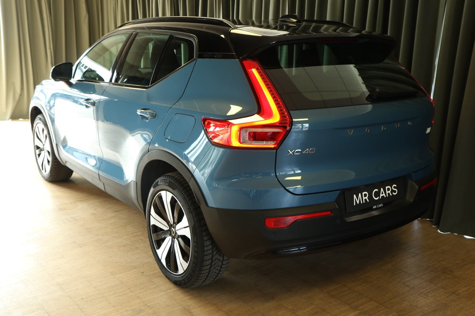 Grøn Volvo XC40 fra 2023