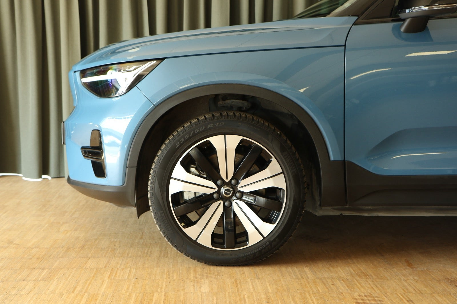 Grøn Volvo XC40 fra 2023