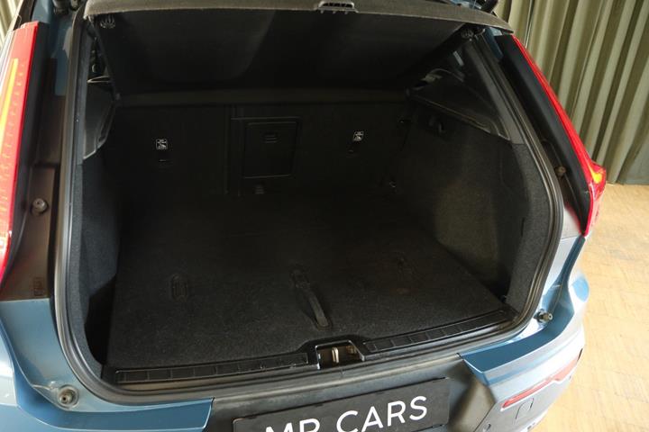 Grøn Volvo XC40 fra 2023