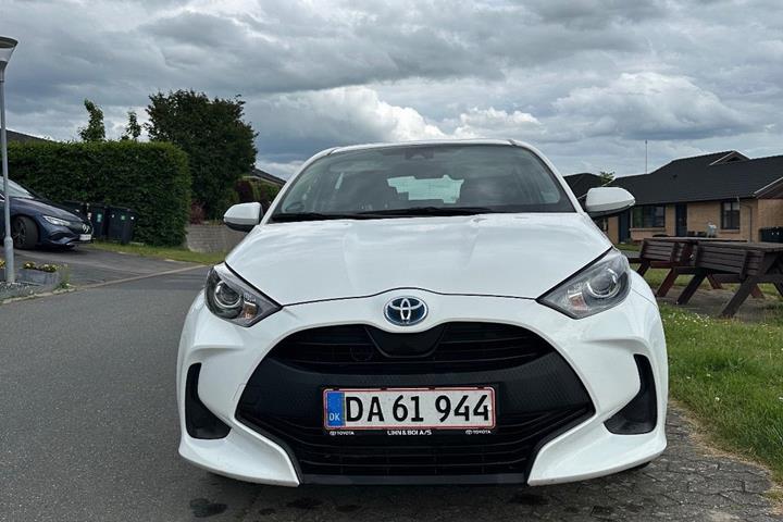 Hvid Toyota Yaris fra 2020