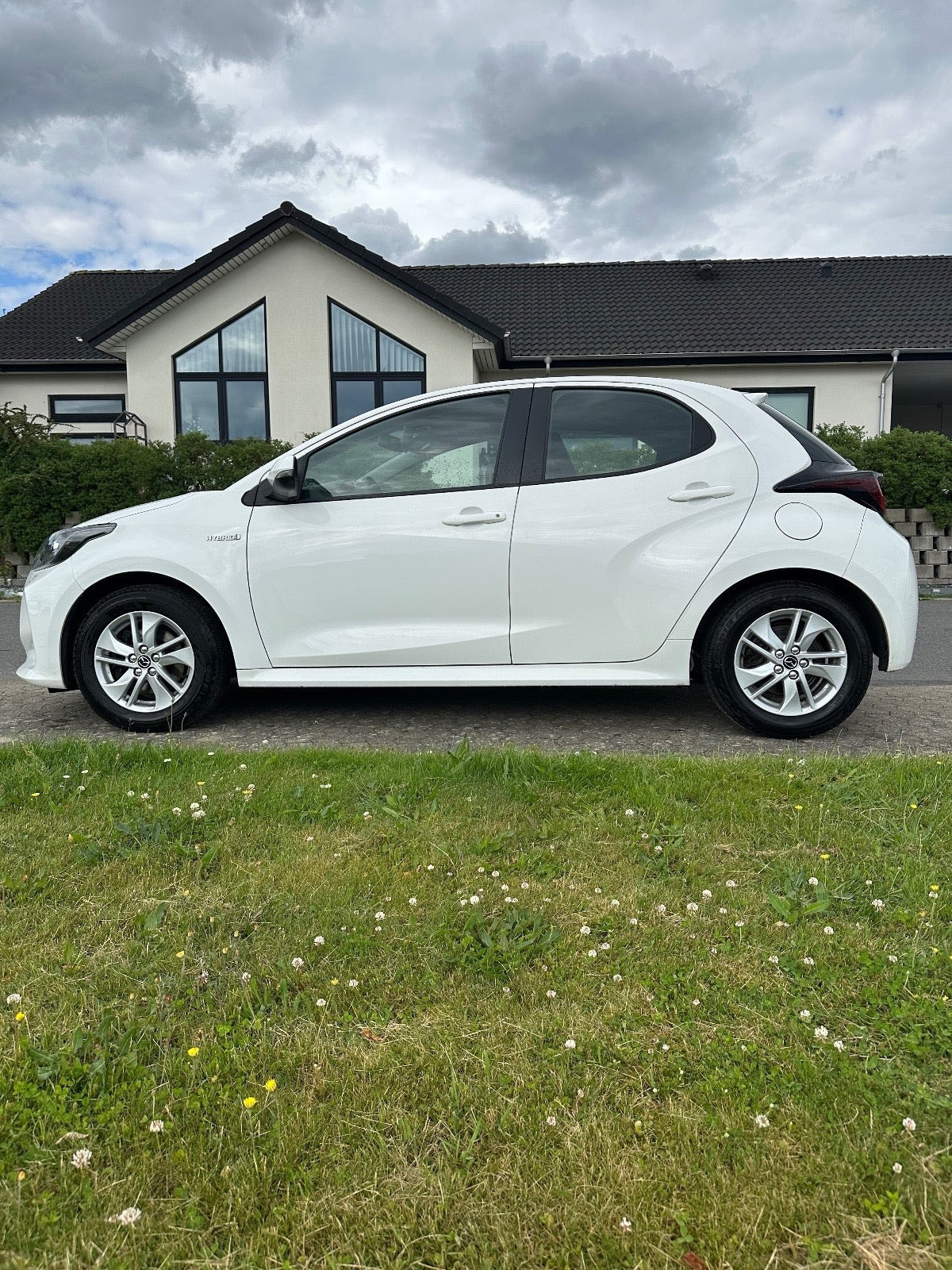 Hvid Toyota Yaris fra 2020