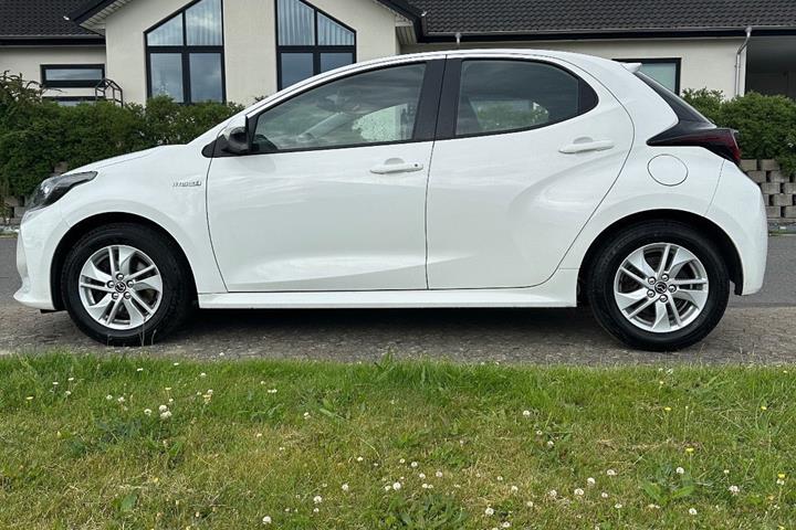 Hvid Toyota Yaris fra 2020