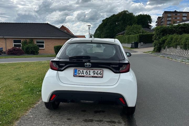Hvid Toyota Yaris fra 2020